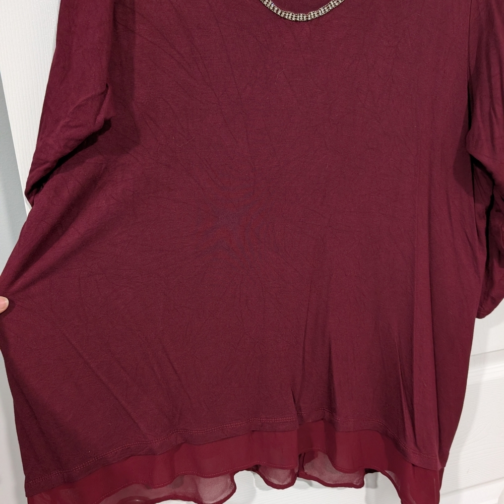 Rose + Olive Burgundy V-Neck w/ Rhinestone Trim 3/4 Sleeve Tunic in Size 2X - Picture 5 of 11